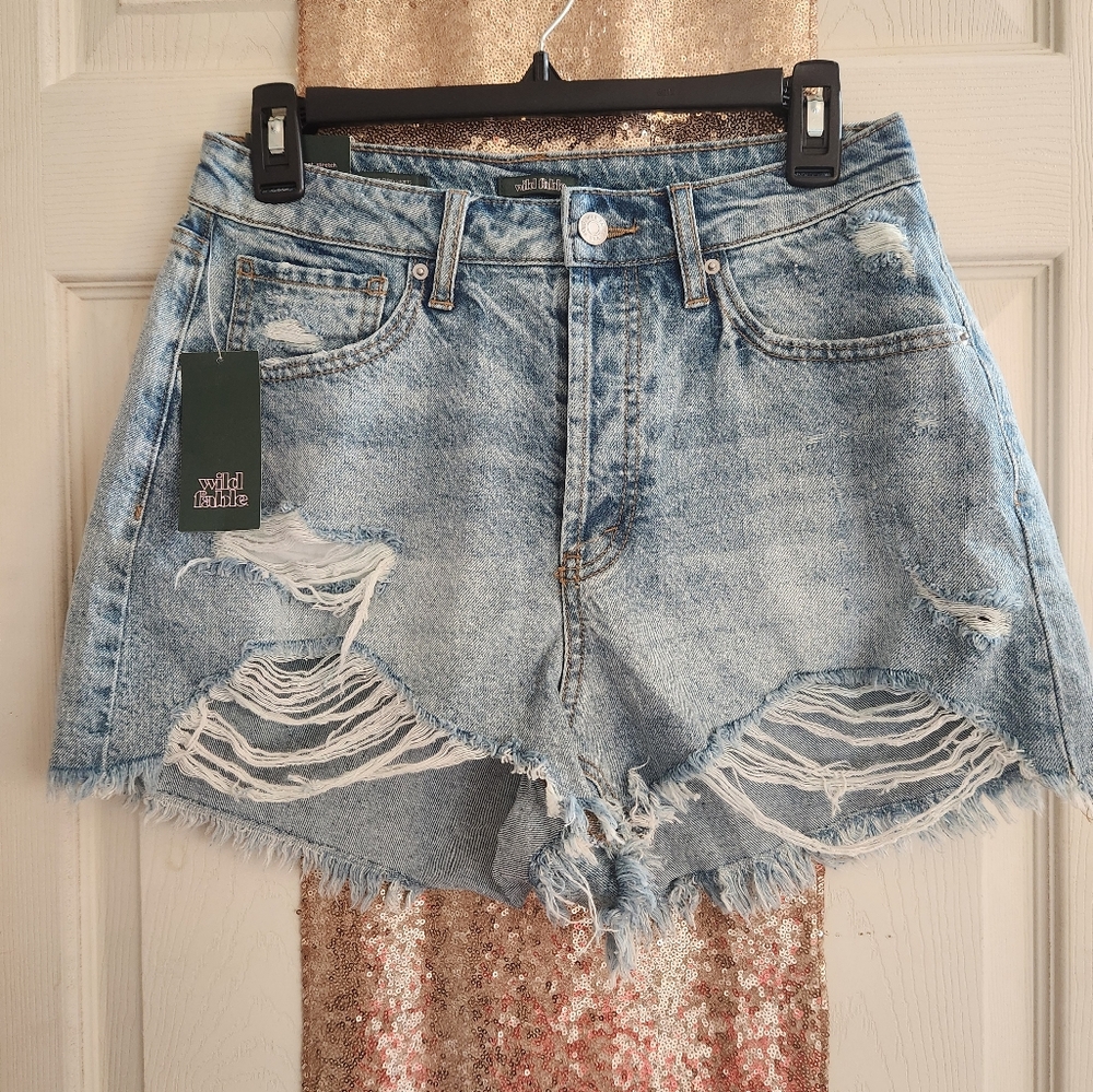 NWT Wild Fable Distressed Denim Shorts Size 8